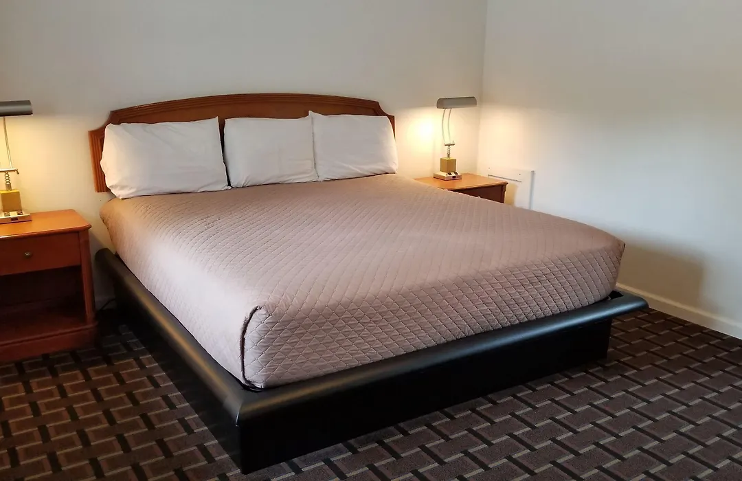 Budget Inn Breezewood-1