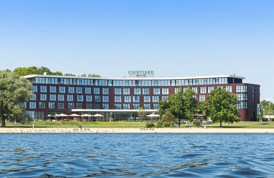 Courtyard By Marriott Wolfsburg-1