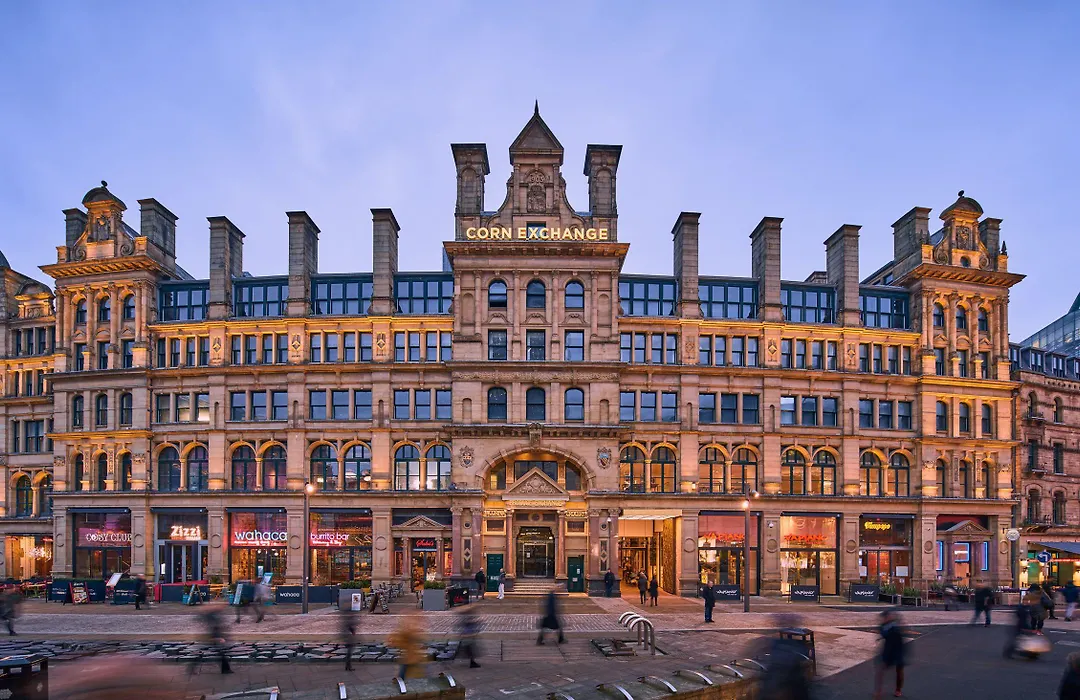 Roomzzz Manchester Victoria-1