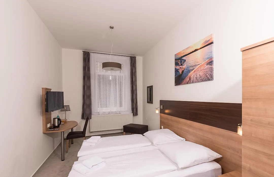 Boutique-Hotel Kronenstuben - Unschlagbare Zentrumsnaehe Direkt Am Marstall & Marktplatz - Schloss In 3 Min - Fruehstueck - Langzeitmiete-1