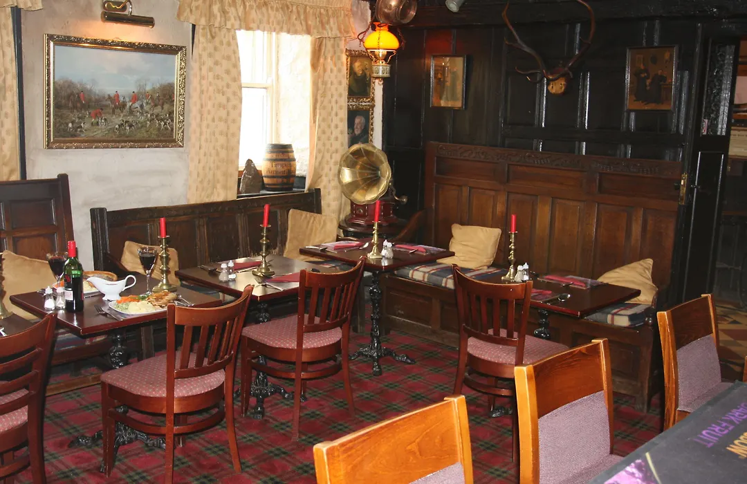 Oyo Rose & Crown Hotel-1