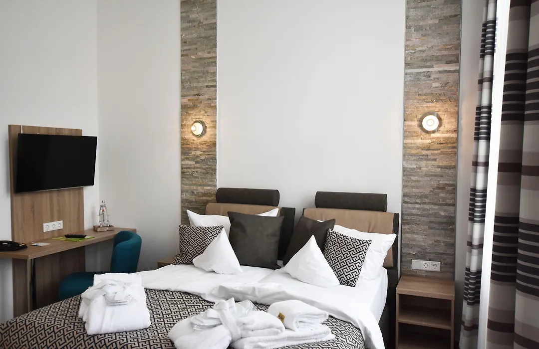 Hotel Badehof-1