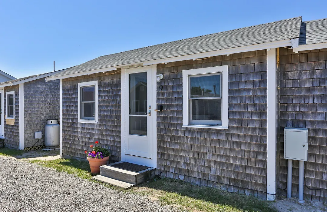 Truro Beach Cottages-1