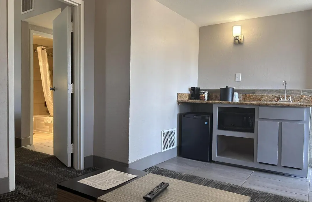 Surestay Innsuites Phoenix Hotel & Suites By Best Western-1