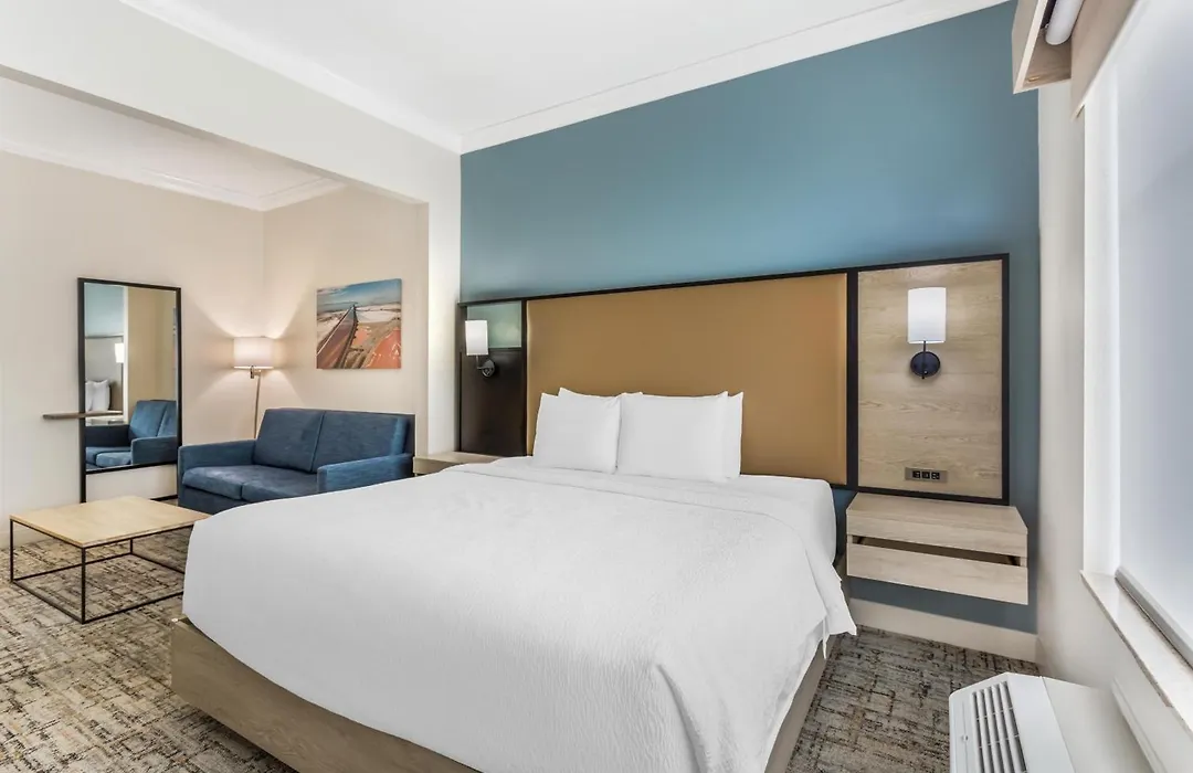 Best Western Plus Airport Inn & Suites-1