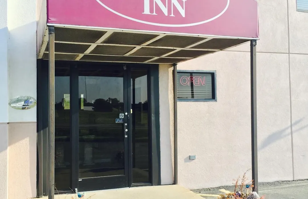 Deluxe Inn-1