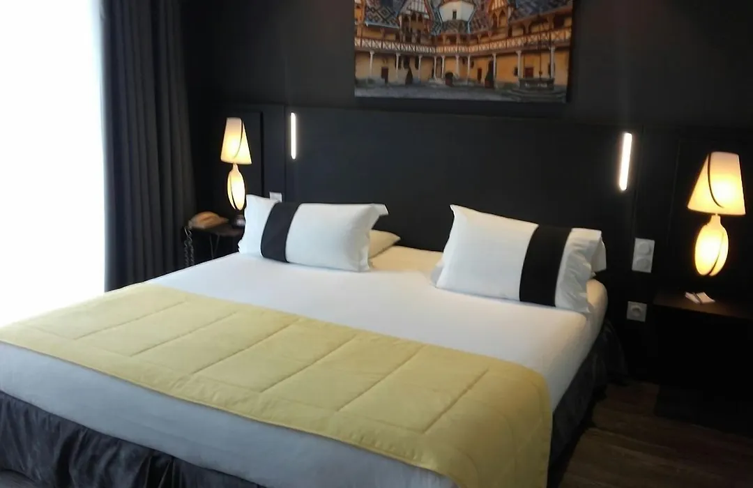 Golf Hotel Colvert - Piscine extérieure et Room Service-1