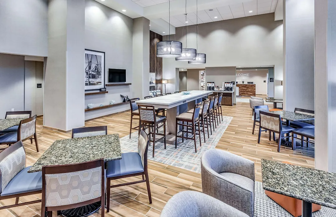 Hampton Inn & Suites Kittery-Portsmouth-1
