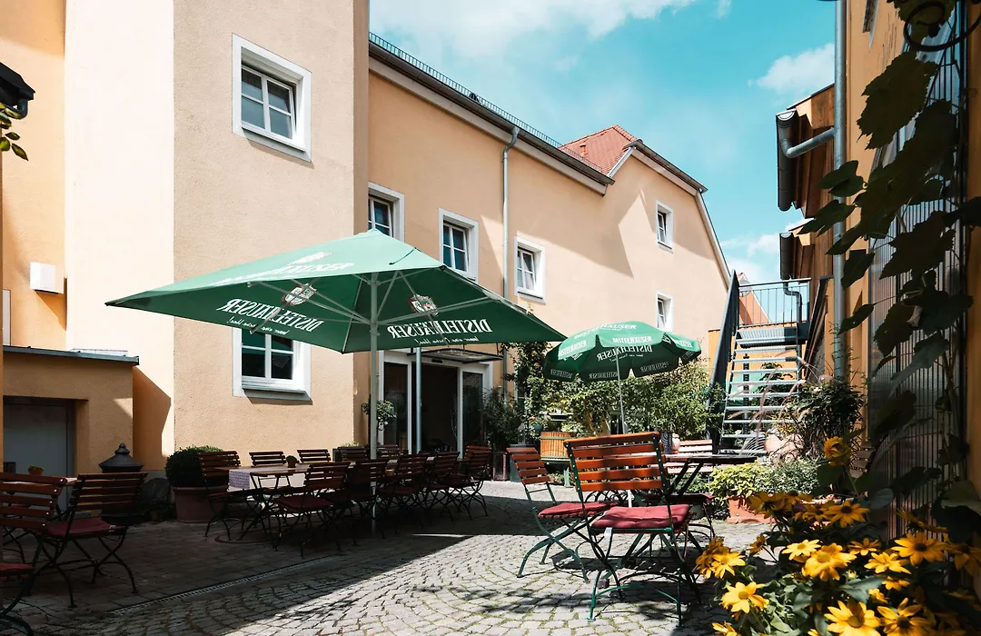 Landhotel und Weingasthof Schwarzer Adler-1