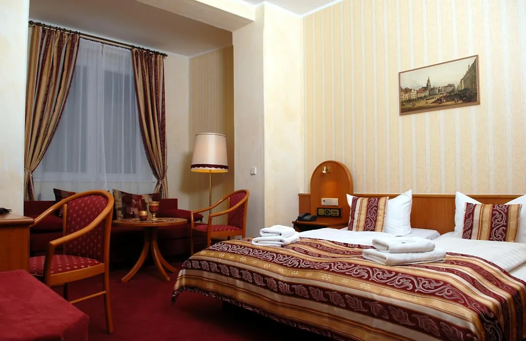 Hotel Schwarzer Baer-1