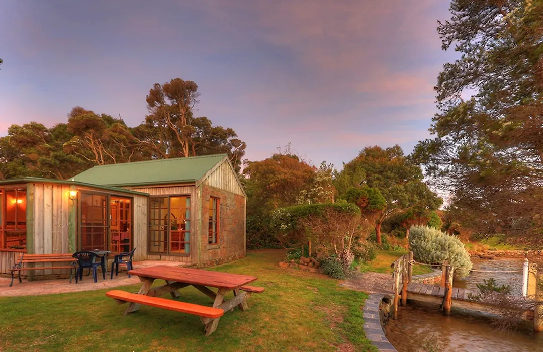 Stanley Lakeside Spa Cabins-1