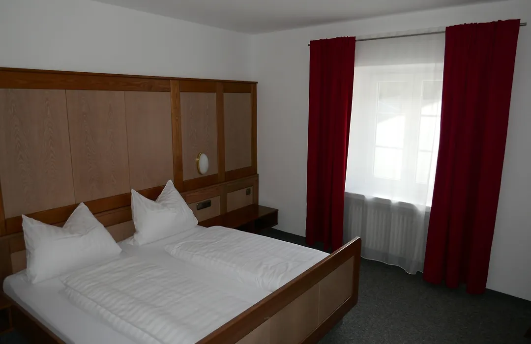 Bayerischer Hof-1