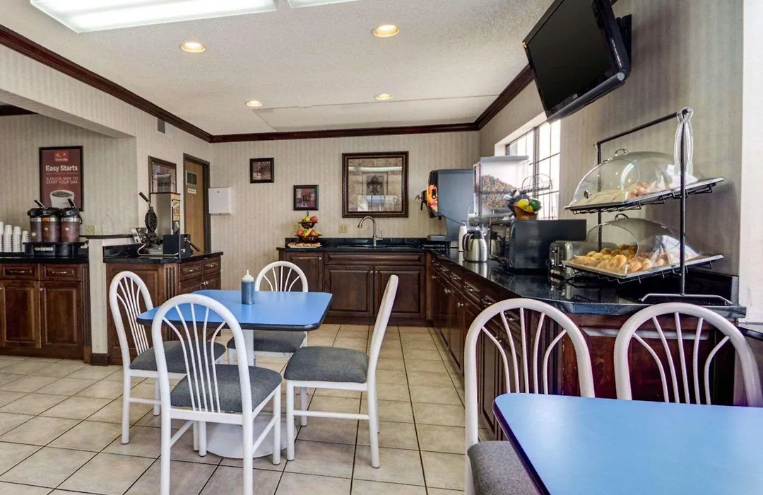 Econo Lodge Inn & Suites El Paso West-1