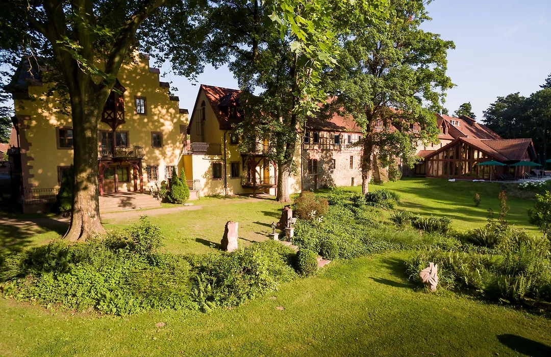 Schlosshotel Weyberhöfe-1