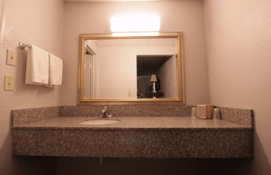 Economy Inn-1