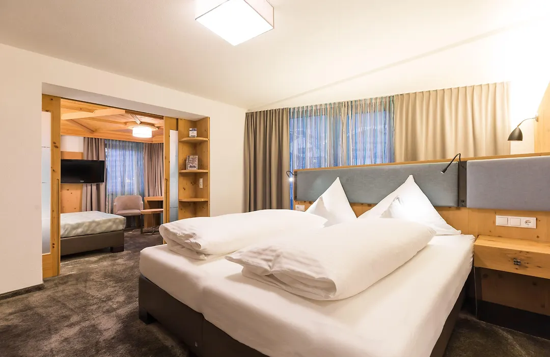 Hotel Piz Buin-1