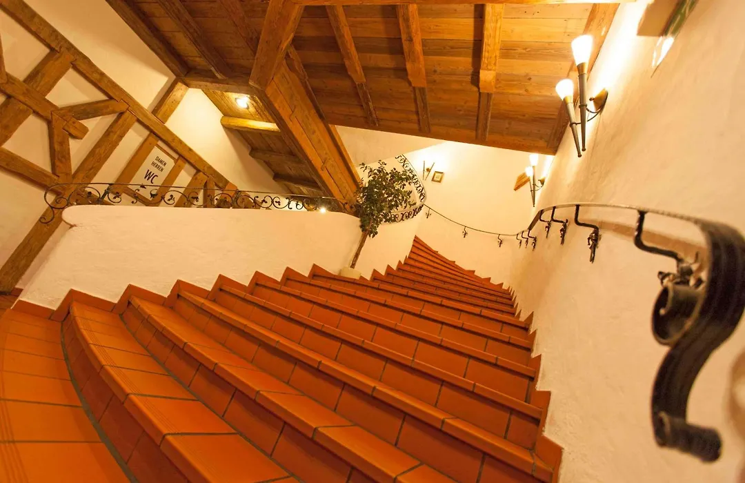Alter Hof-1
