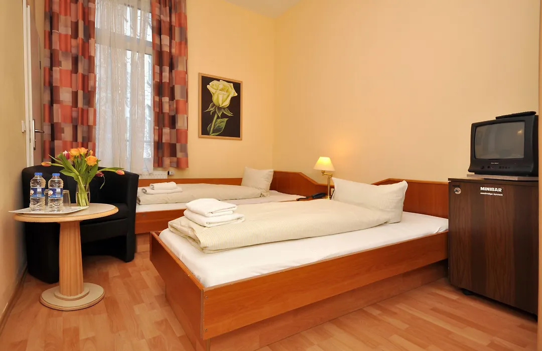 Hotel Apadana Frankfurt-1
