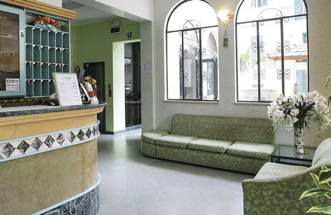 Hotel Ester Safer-1