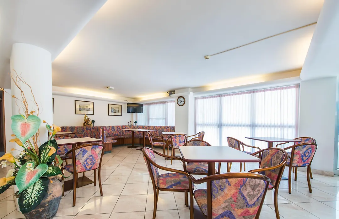 Hotel Seven-1