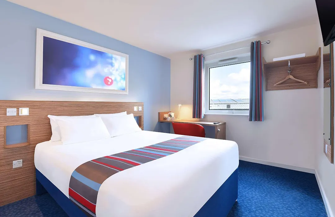Travelodge Worthing Seafront-1