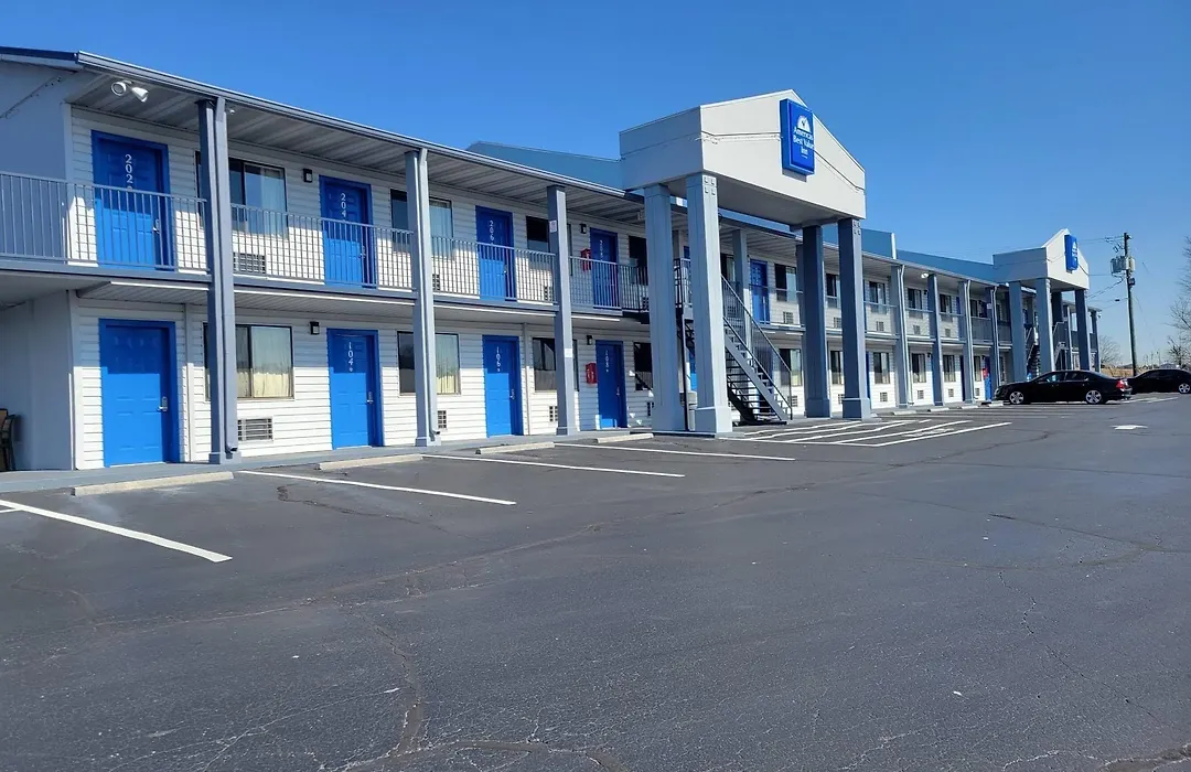 Smokies Inn - New Linens & Ultrafast Wifi - Friendliest Hospitality Guaranteed!-1