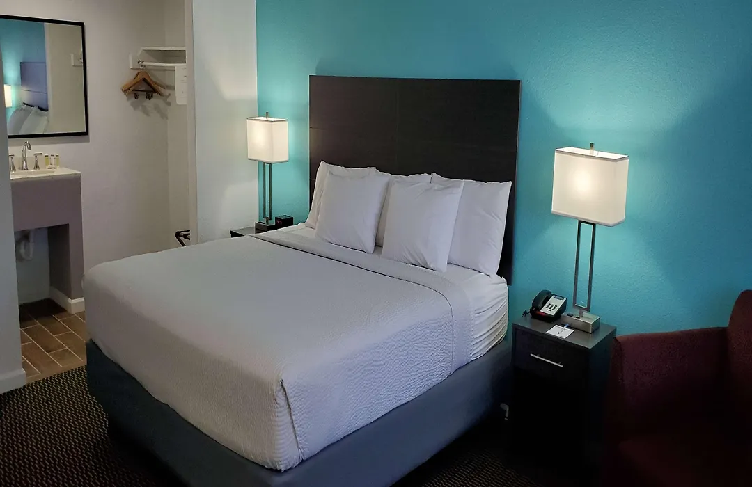 Travelodge By Wyndham Livonia Canton Novi Detroit Area-1