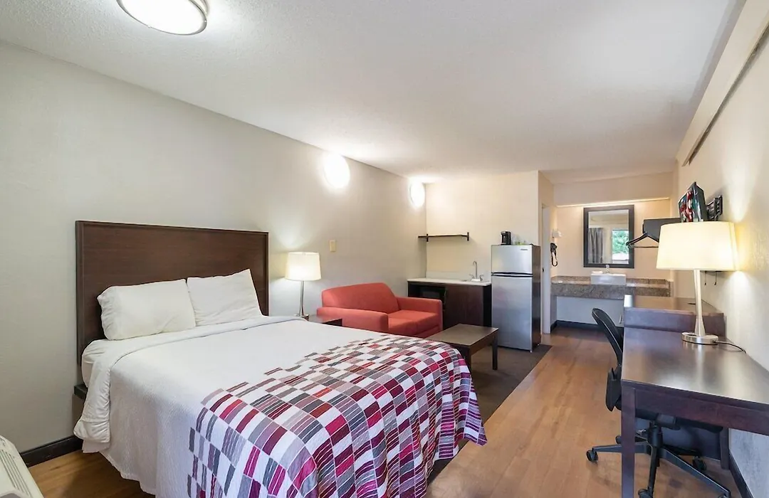 Travelodge By Wyndham Peoria-1