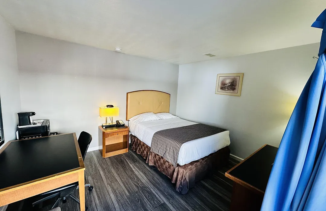 Travel Inn & Suites-1