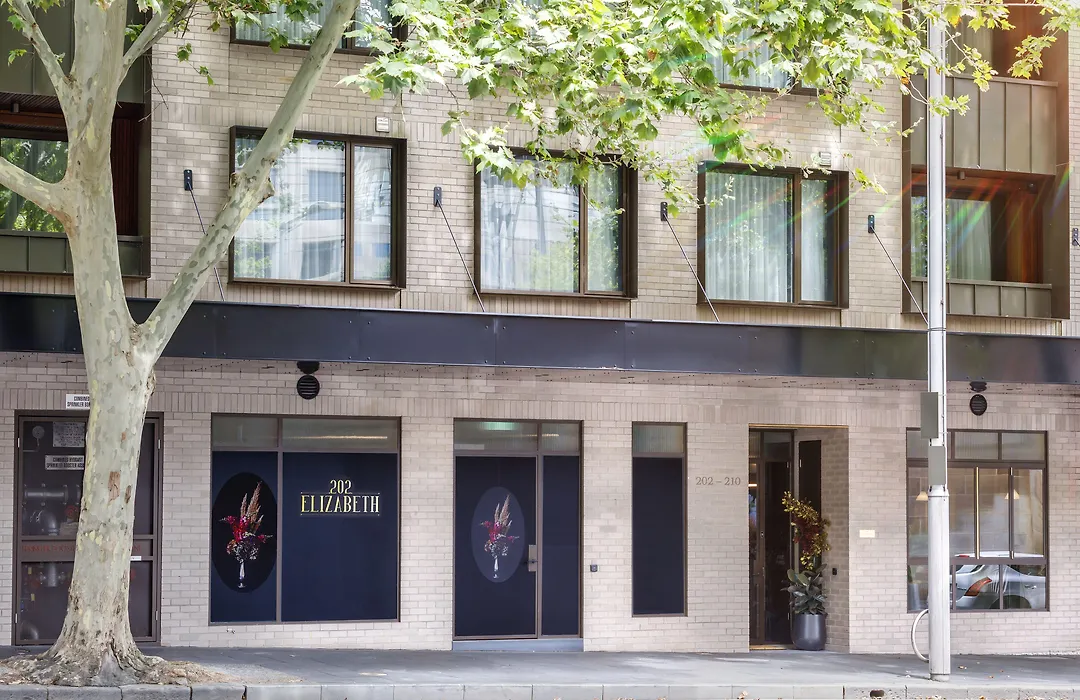 202 Elizabeth-1