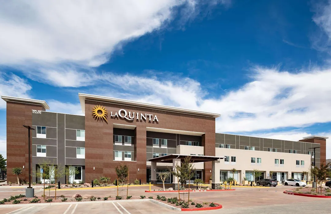 La Quinta Inn & Suites By Wyndham Yucaipa-1
