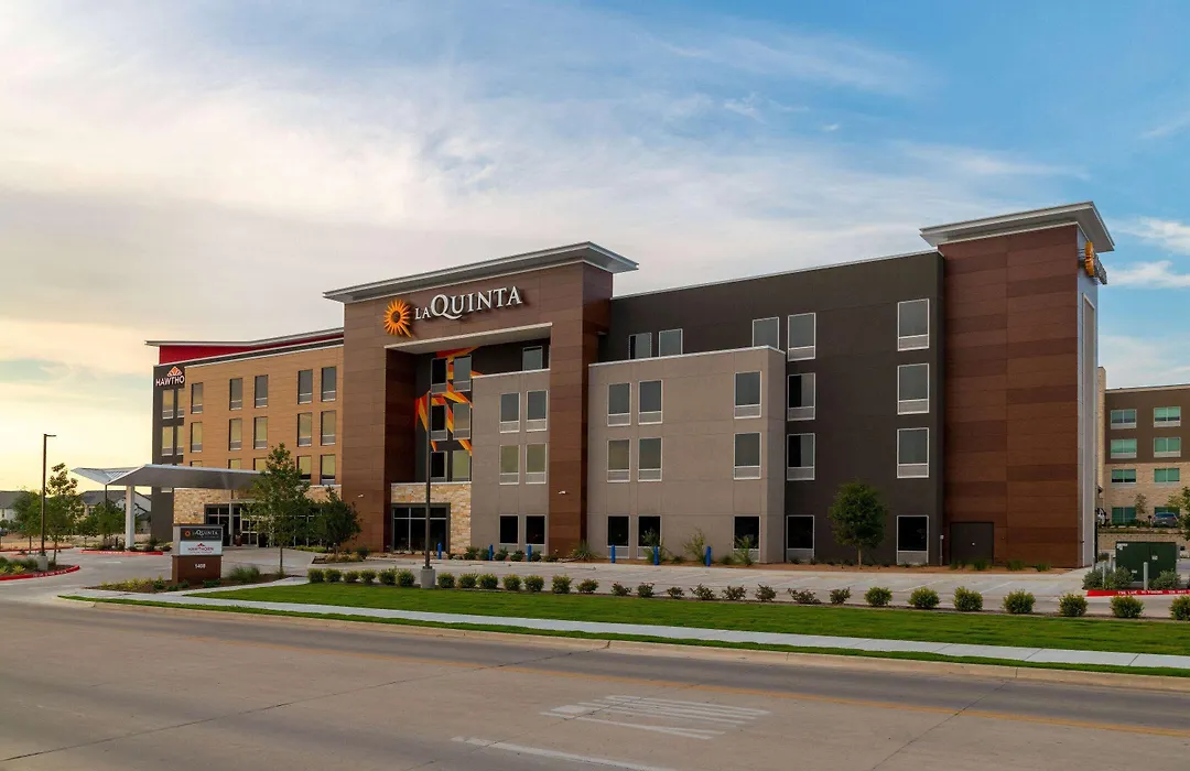 La Quinta Inn & Suites By Wyndham Pflugerville-1