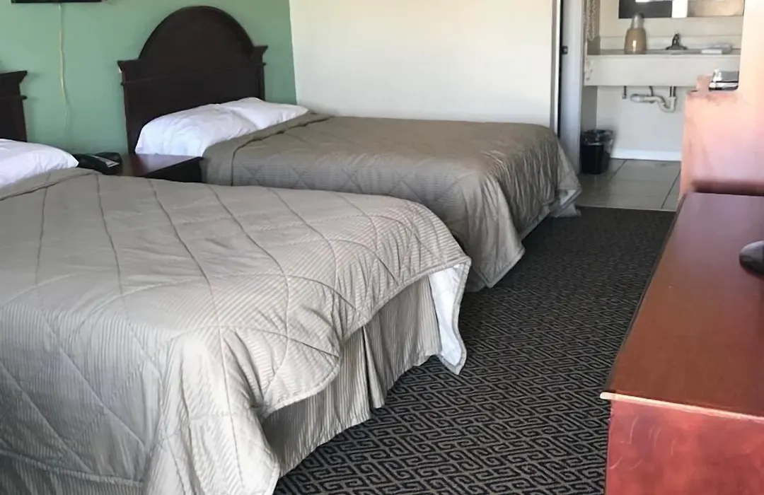 Lakeside Inn-1