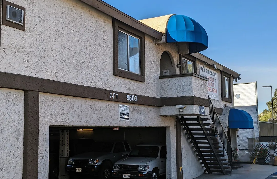 Crown Inn & Suites-1