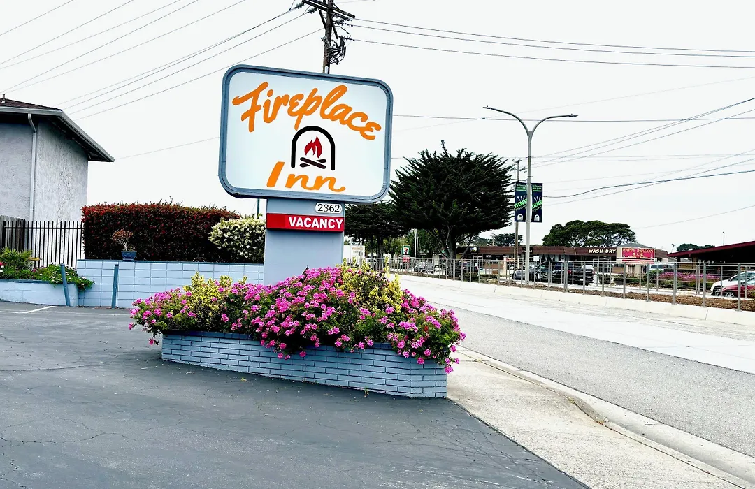 The Monterey Fireplace Inn-1