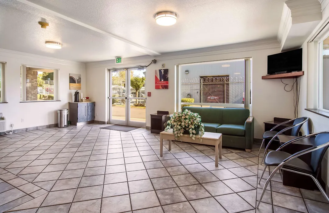 Motel 6 Portland Mall - 205-1