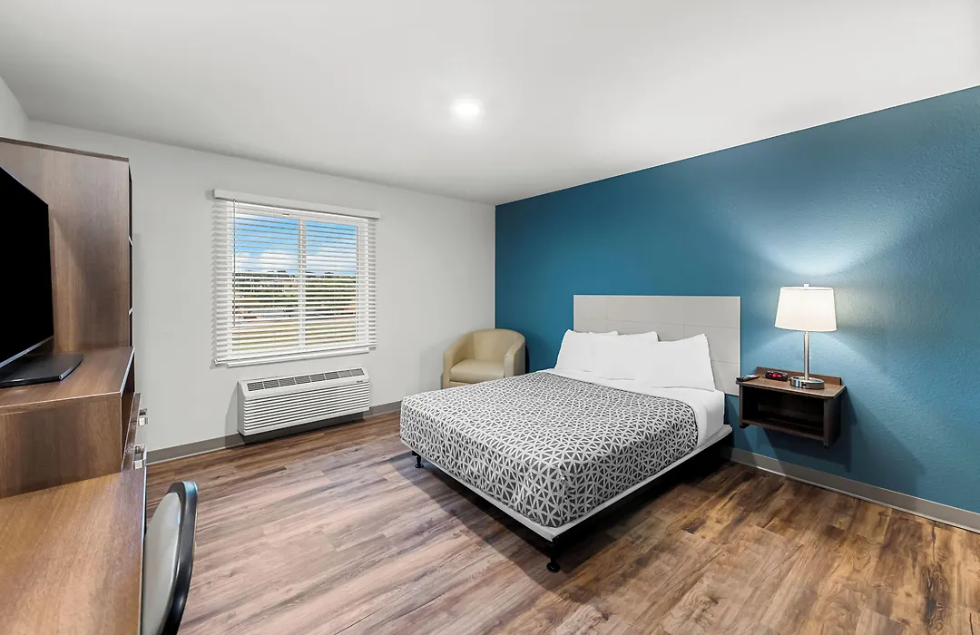 Woodspring Suites Kansas City Airport-1