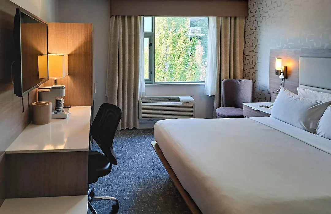 Comfort Hotel Vancouver Airport-1