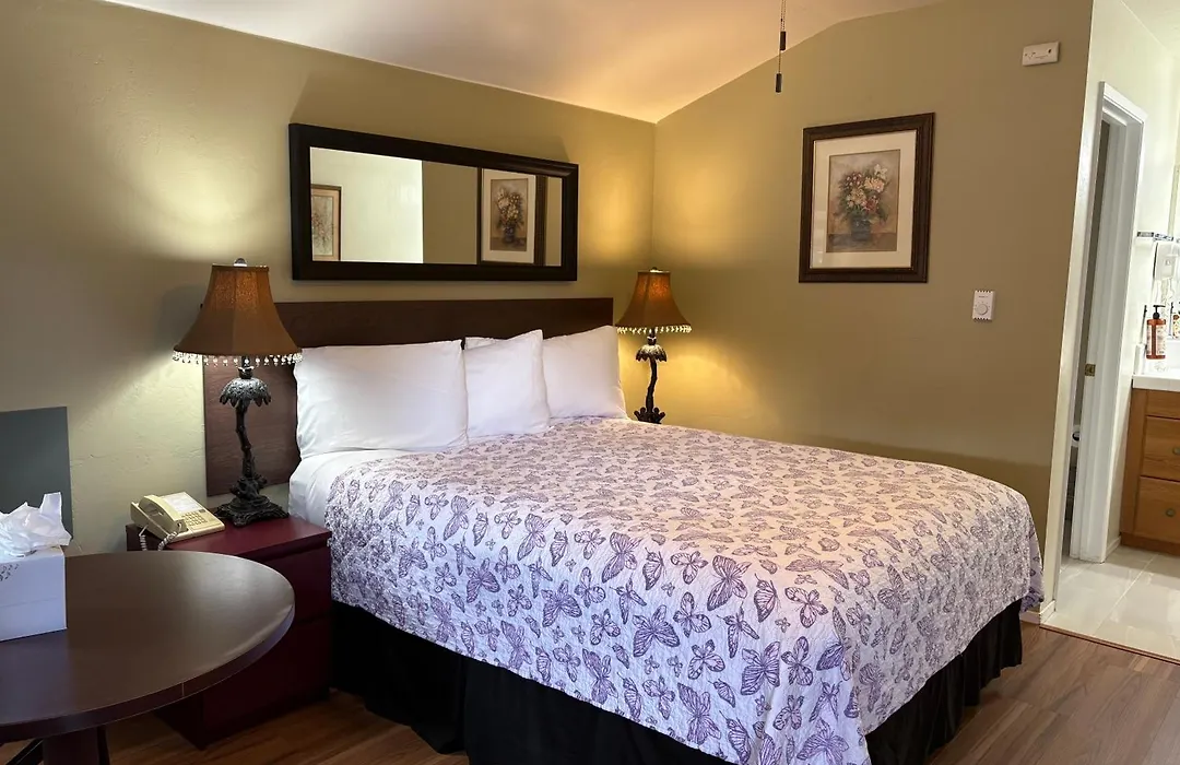 Bide-A-Wee Inn And Cottages-1