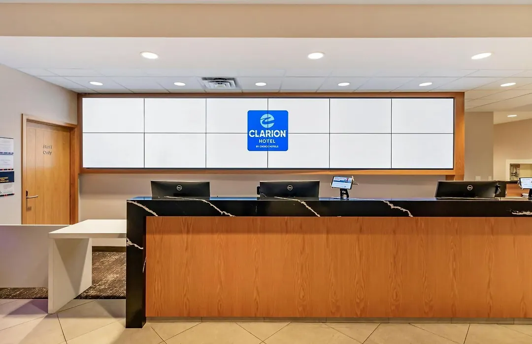 Clarion Lakeside Inn & Conference Centre-1
