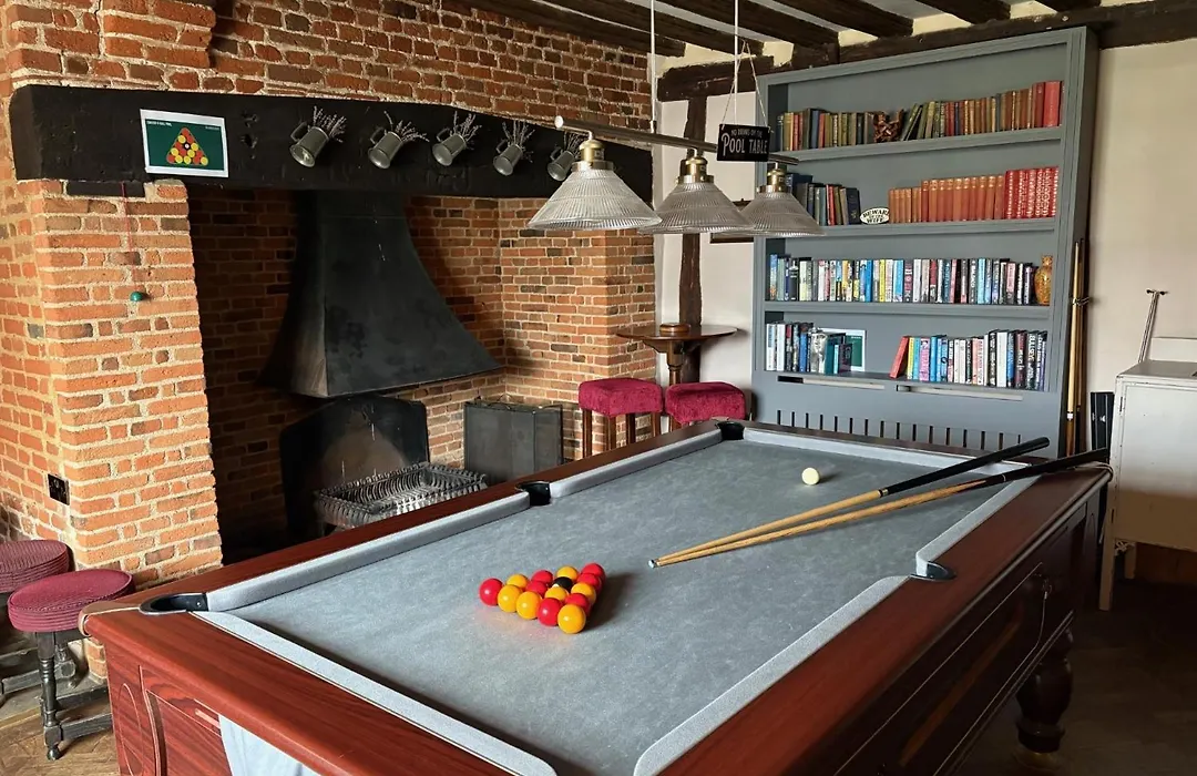 The Swan, Bar, Bed & Breakfast-1