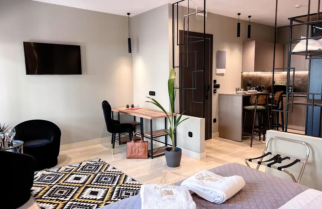 Royalty Suites Psyrri-1