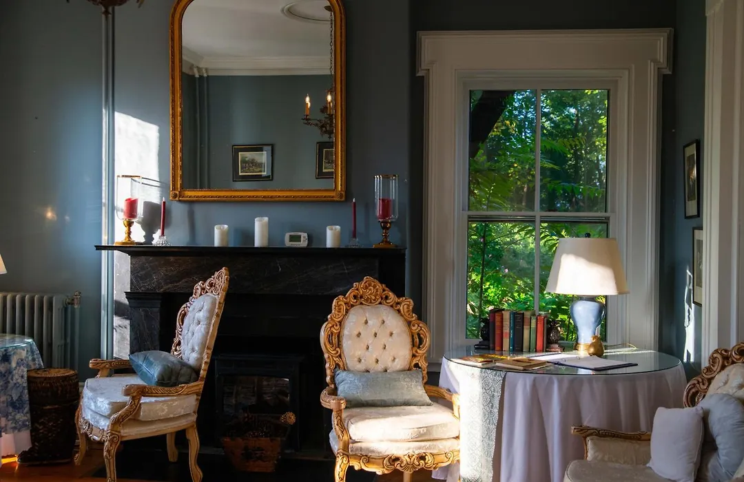 Cromwell Manor Inn-1