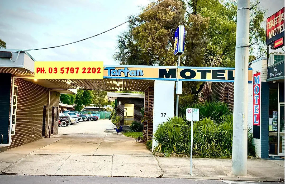Tartan Motel, Yea-1