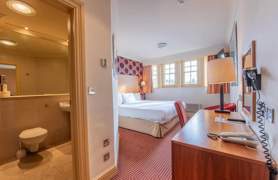 Metropole Hotel And Spa-1
