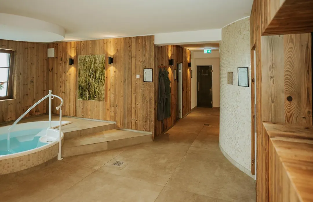 Waldhotel Kreuztanne-1