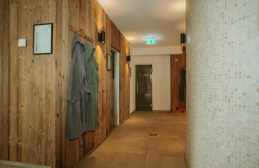 Waldhotel Kreuztanne-1