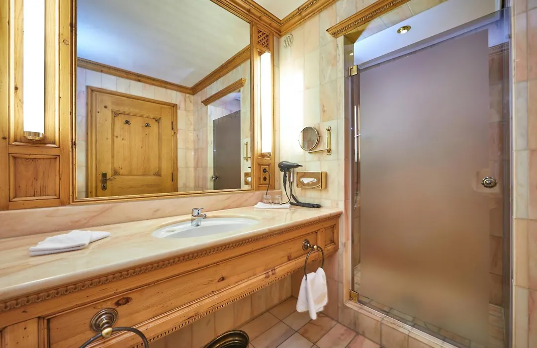 Parkhotel Wallgau 4 Sterne Superior Alpenjuwel mit Spa Genuss, Golf&Wellness in der Karwendel-Region Tradition trifft Eleganz im stilvollen Rückzugsort-1