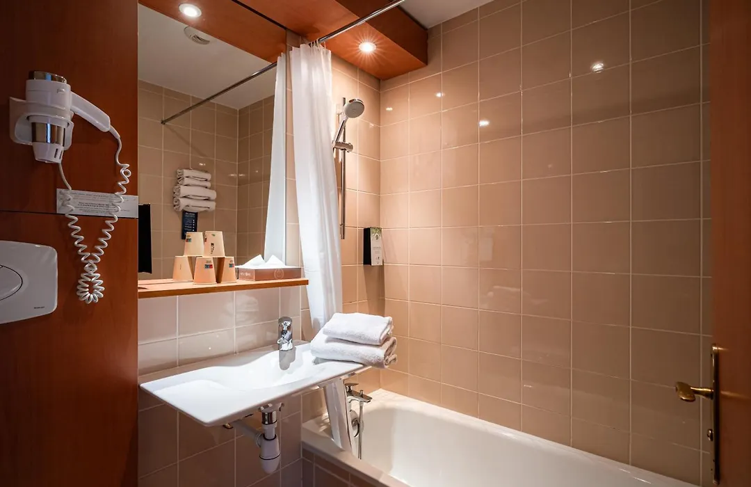 Kyriad Rennes Nord Hotel-1