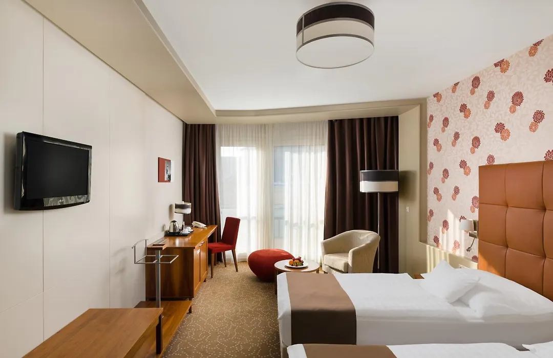 Corso Hotel Pecs-1